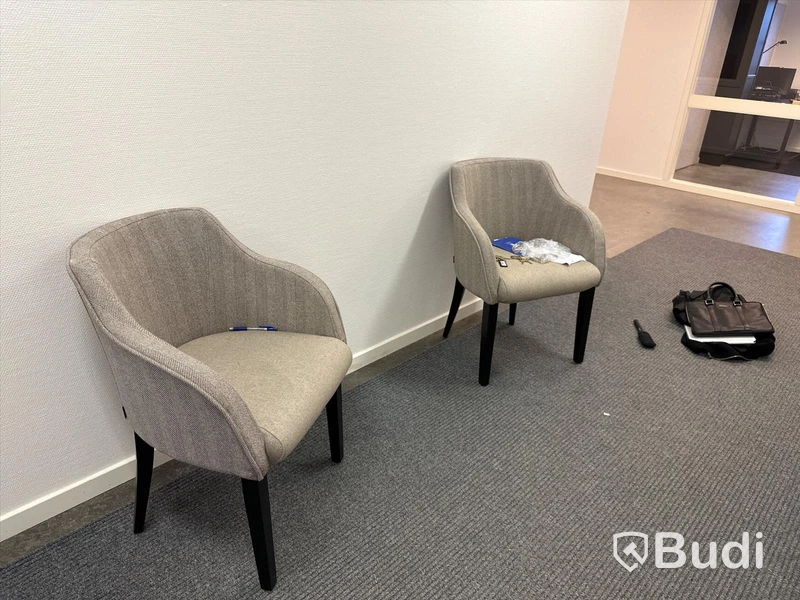 2st besöksfåtöljer