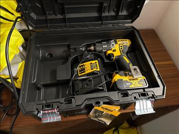 Skruvdragare NY Dewalt DCD791 ink laddare och batteri och låda