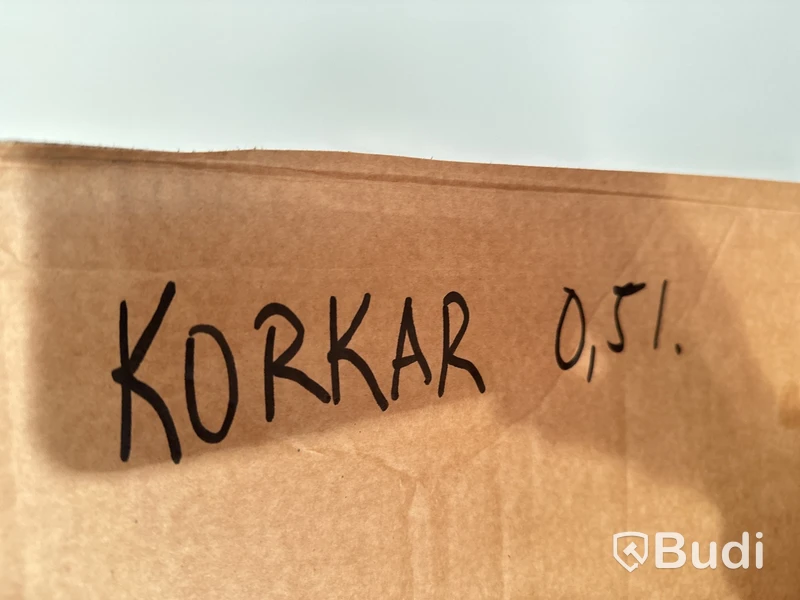 Div lock och korkar