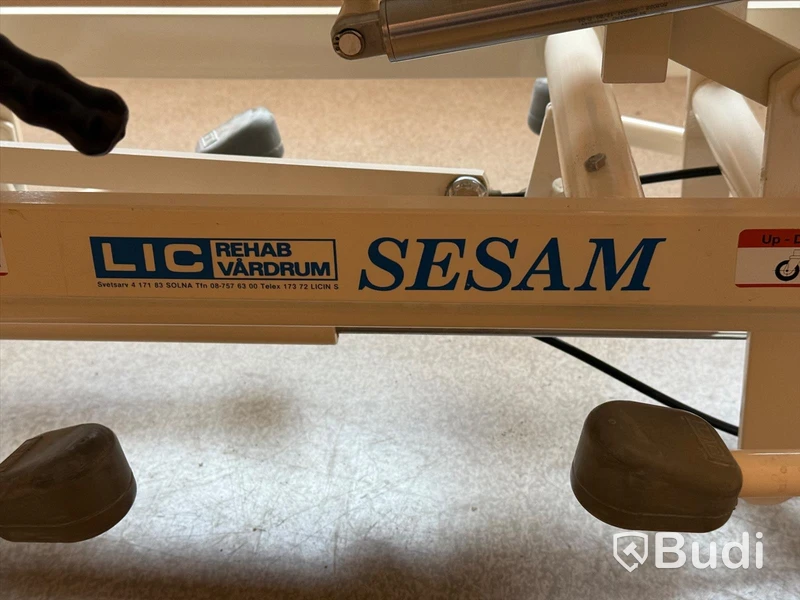 Behandlingsbänk – Sesam från LIC Rehab Vårdrum