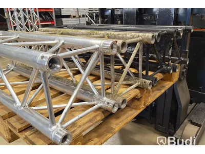 4 st, 1 m truss, Prolyte H30, 2 st siler & 2 st svart, defekt.