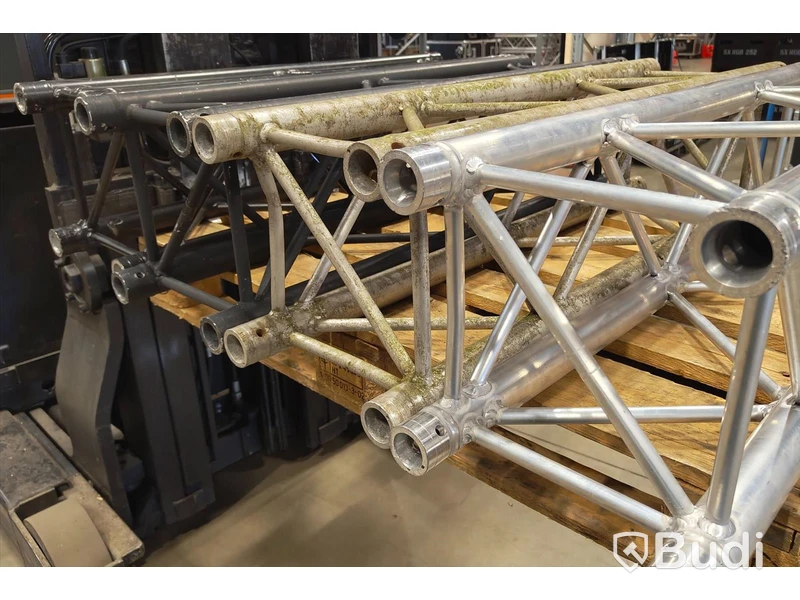 4 st, 1 m truss, Prolyte H30, 2 st siler & 2 st svart, defekt.