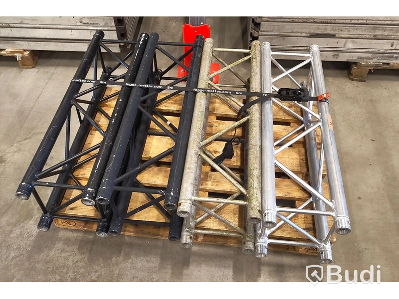 4 st, 1 m truss, Prolyte H30, 2 st siler & 2 st svart, defekt.