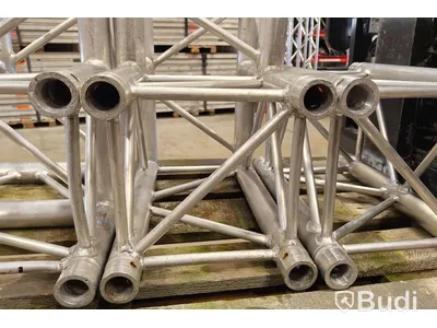 1 st 90° hörn, 1 st 3v90° hörn & 1 st 0,5 m truss, Prolyte H30, silver, defekt.