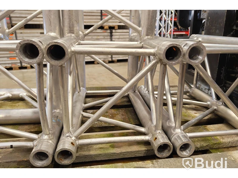 1 st 90° hörn, 1 st 3v90° hörn & 1 st 0,5 m truss, Prolyte H30, silver, defekt.