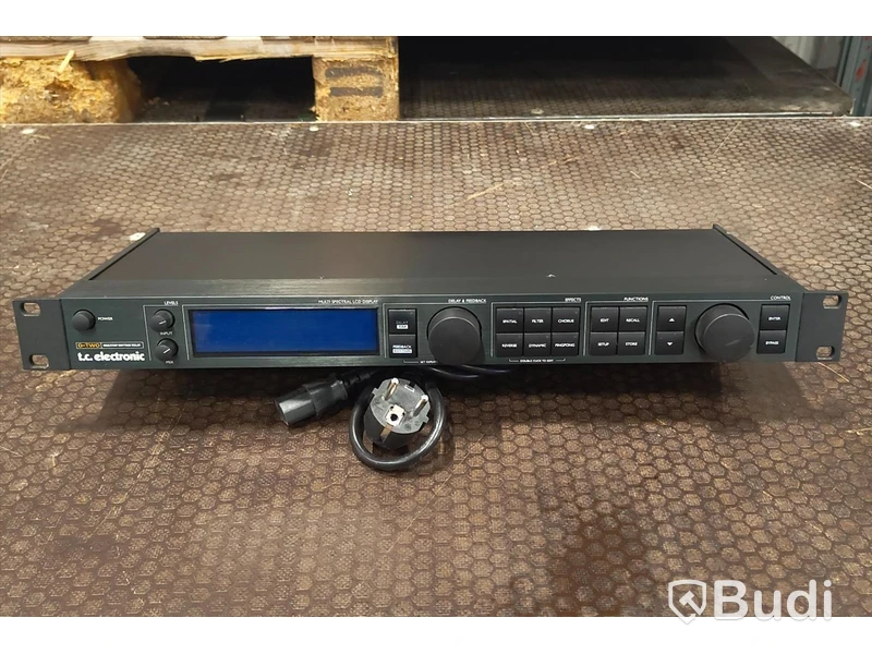 1 st, effektrack, T.C. electronics DTwo.