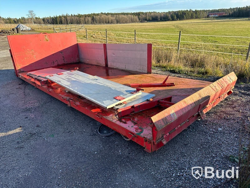 Lastväxlarflak Lämflak mått  600 cm x 250 cm med lämmar Aluminium och lucka bak Modell SISU