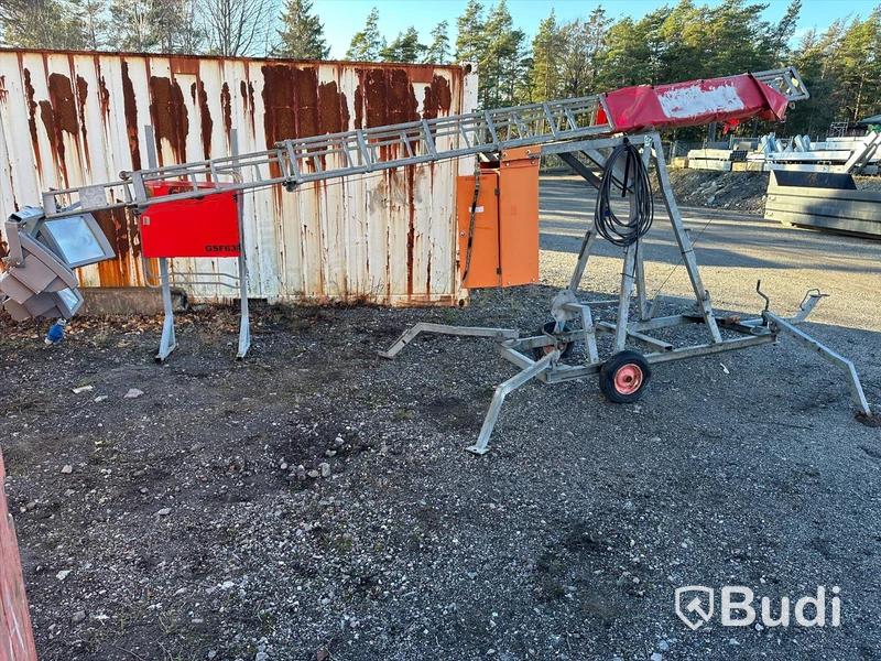 Belysningsmast SATEMA  ca 10 meter på Vagn