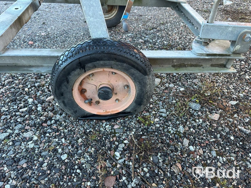 Belysningsmast SATEMA  ca 10 meter på Vagn