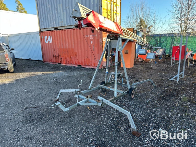 Belysningsmast SATEMA  ca 10 meter på Vagn