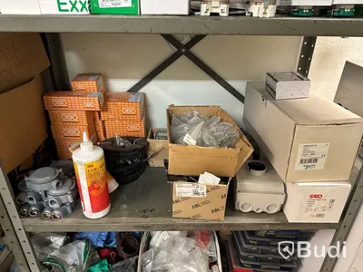 Parti med diverse elmaterial, dragfjäder, centralmärkning m.m.