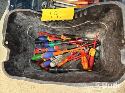 Diverse verktyg bla. mejslar och tänger mm.