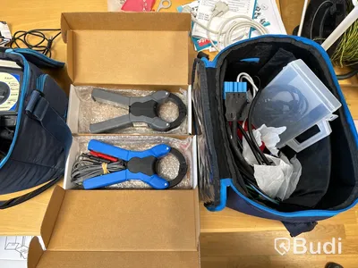 Mätinstrument med tillbehör samt diverse elmaterial