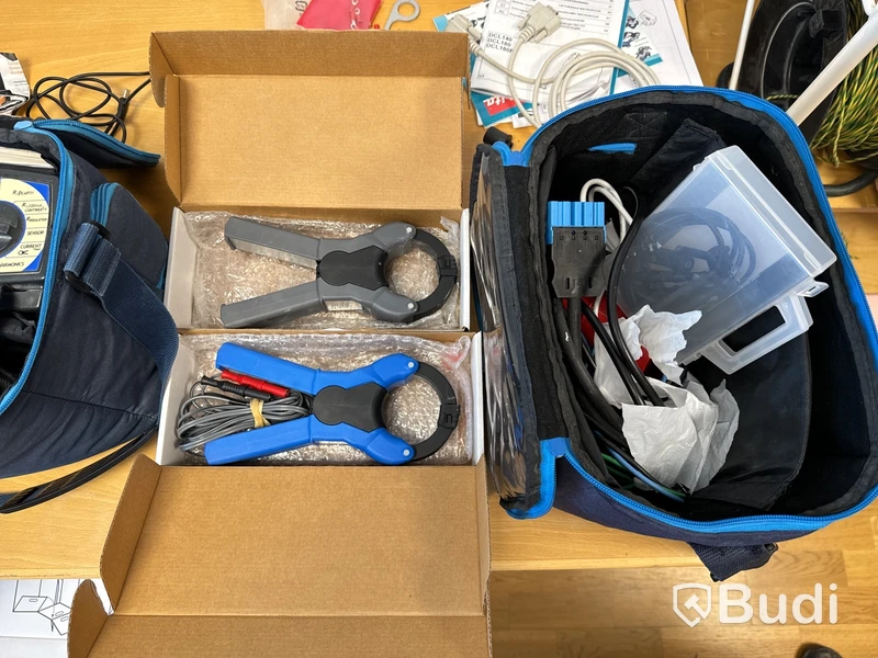 Mätinstrument med tillbehör samt diverse elmaterial