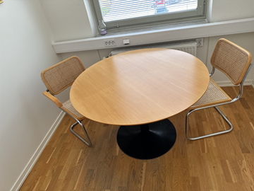 Bord och 2 st. Stolar