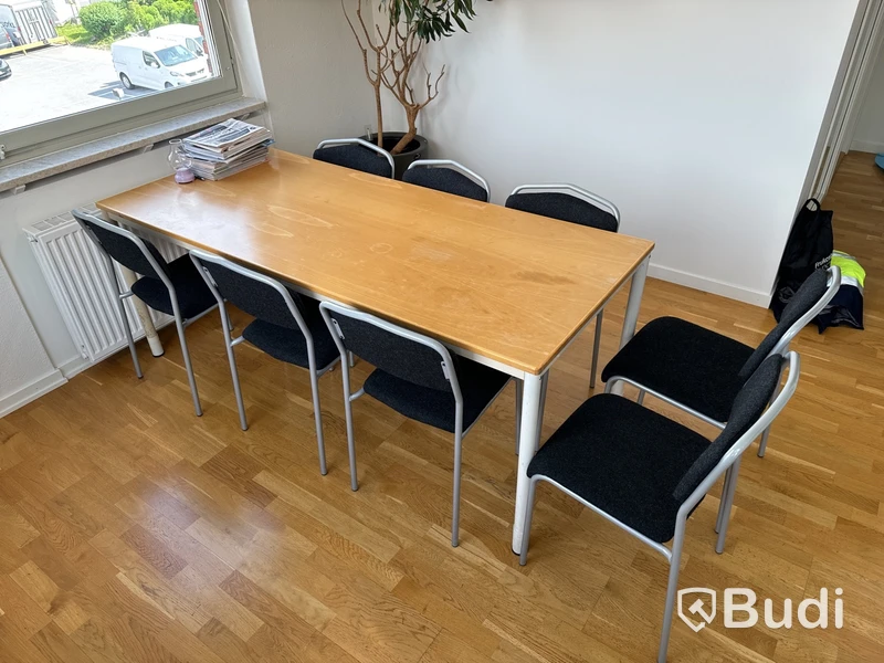 Matbord och 8 st. Stolar