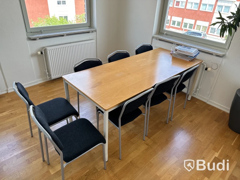 Matbord och 8 st. Stolar