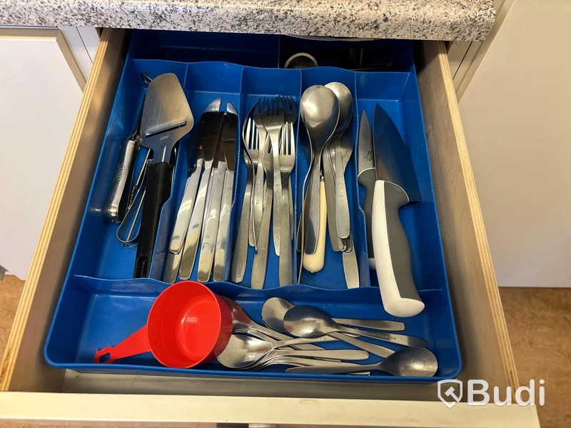 Bänkdiskmaskin, mikrovågsugnar, möbler m.m.