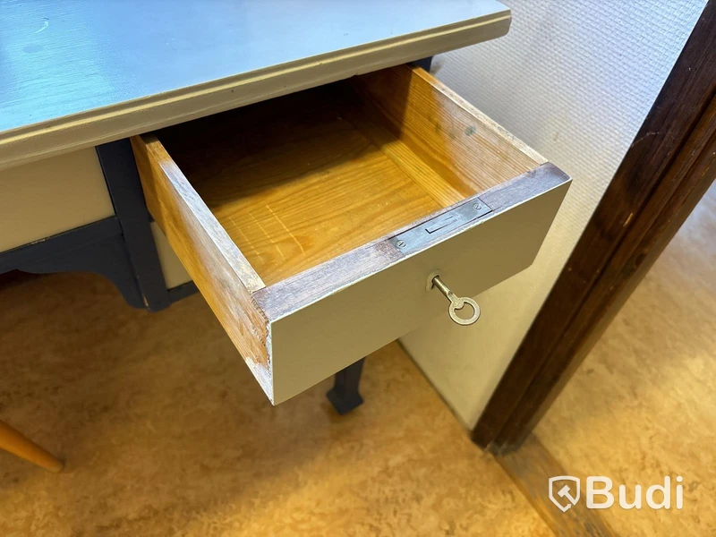 Bänkdiskmaskin, mikrovågsugnar, möbler m.m.
