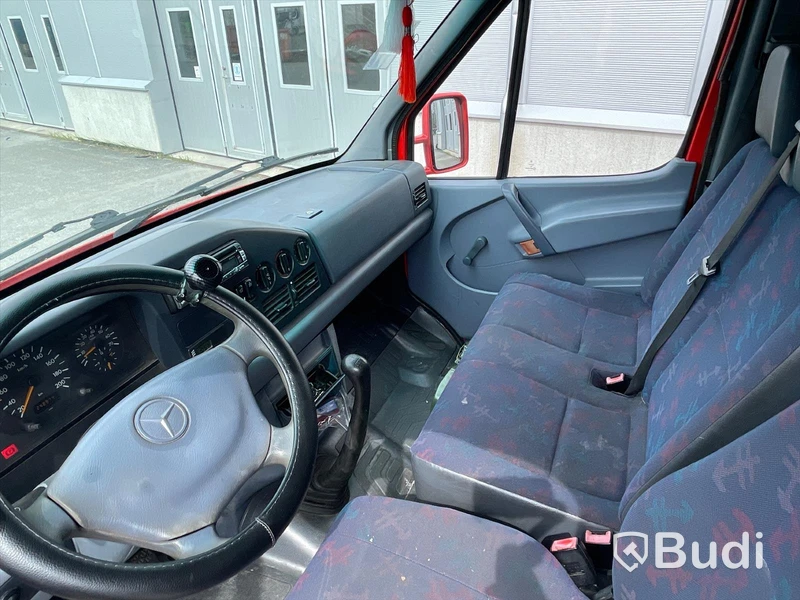Foodtruck Mercedes-benz 312D | Nylackerad | Startklar