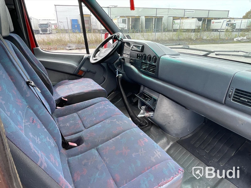 Foodtruck Mercedes-benz 312D | Nylackerad | Startklar