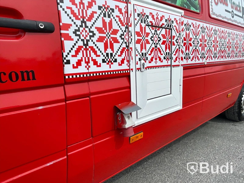 Foodtruck Mercedes-benz 312D | Nylackerad | Startklar