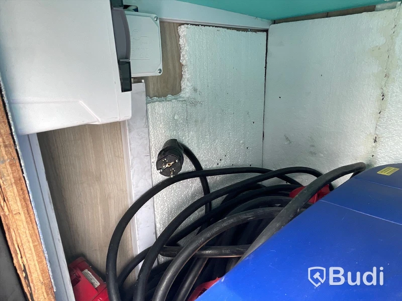 Foodtruck Mercedes-benz 312D | Nylackerad | Startklar