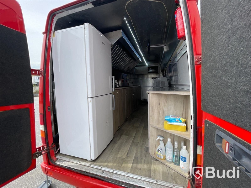 Foodtruck Mercedes-benz 312D | Nylackerad | Startklar