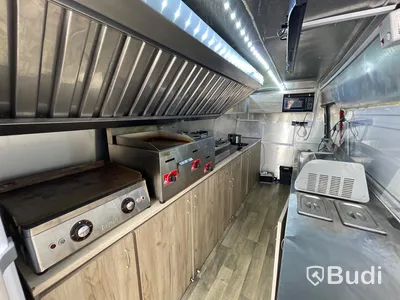 Foodtruck Mercedes-benz 312D | Nylackerad | Startklar