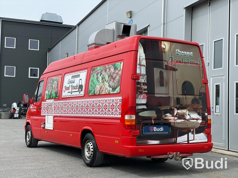Foodtruck Mercedes-benz 312D | Nylackerad | Startklar