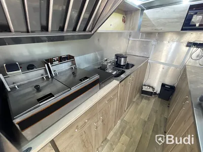 Foodtruck Mercedes-benz 312D | Nylackerad | Startklar
