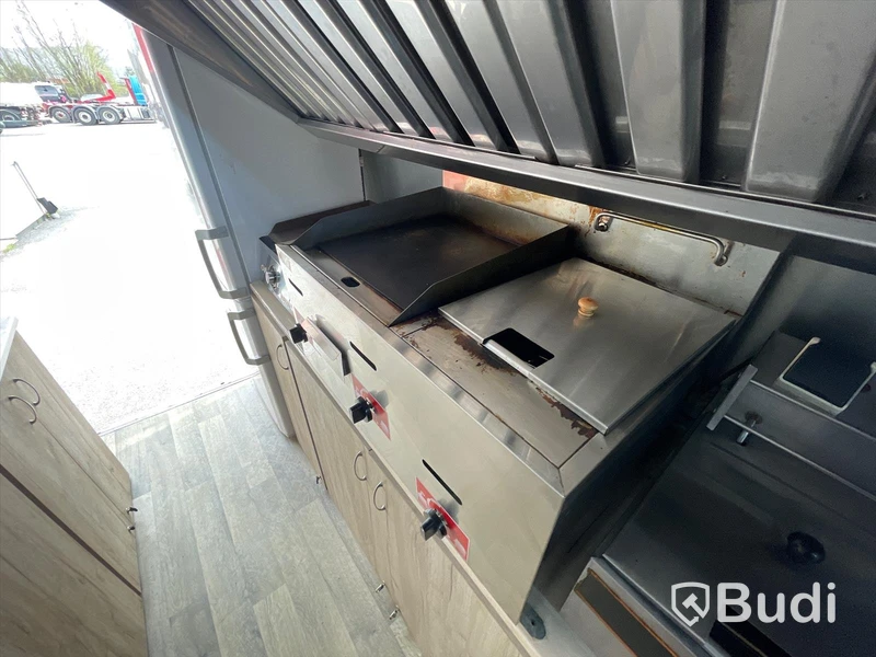 Foodtruck Mercedes-benz 312D | Nylackerad | Startklar