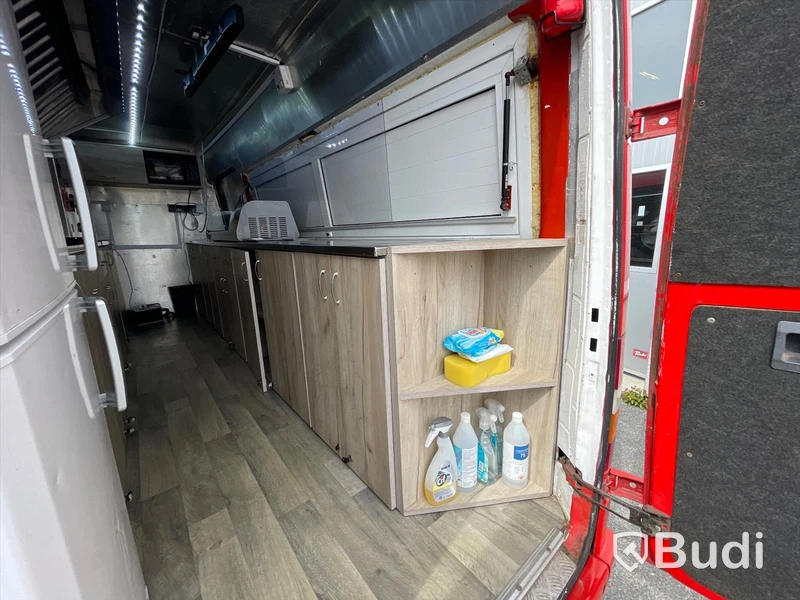 Foodtruck Mercedes-benz 312D | Nylackerad | Startklar