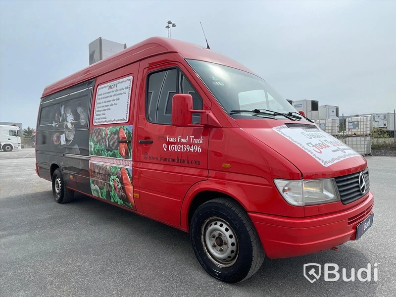 Foodtruck Mercedes-benz 312D | Nylackerad | Startklar
