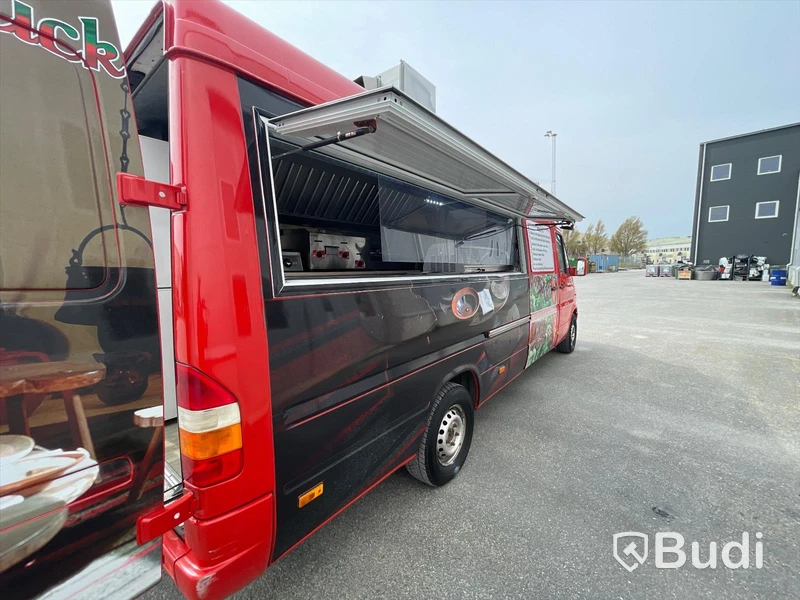 Foodtruck Mercedes-benz 312D | Nylackerad | Startklar