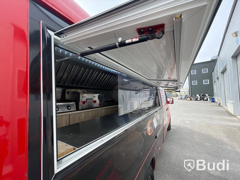 Foodtruck Mercedes-benz 312D | Nylackerad | Startklar