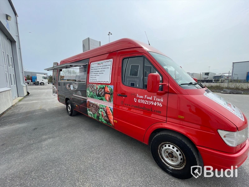 Foodtruck Mercedes-benz 312D | Nylackerad | Startklar