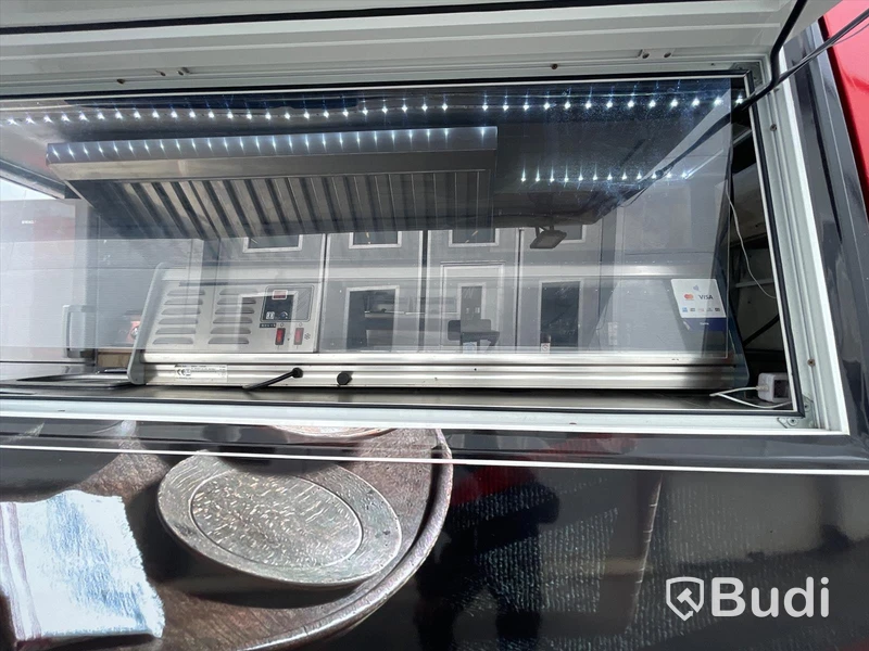 Foodtruck Mercedes-benz 312D | Nylackerad | Startklar