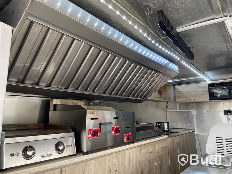 Foodtruck Mercedes-benz 312D | Nylackerad | Startklar