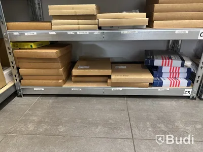 Stort parti med reservdelar inkl. hyllor
