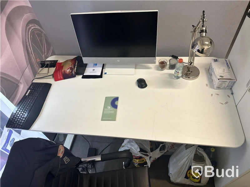 Kontorsgrupp med Höj- och sänkbart skrivbord, 2 st. dokumentskåp samt skrivare