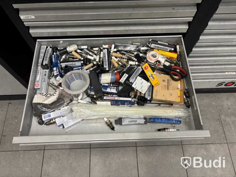 Verktygsstation med skåp, slangvinda
