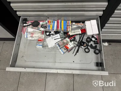 Verktygsstation med skåp, slangvinda
