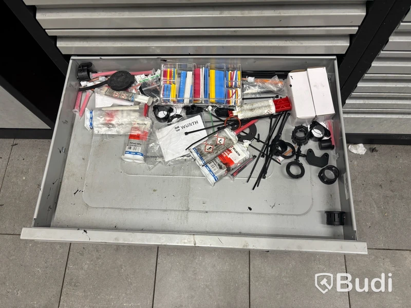 Verktygsstation med skåp, slangvinda