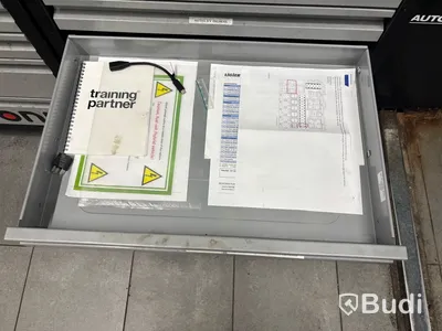 Verktygsstation med skåp, slangvinda