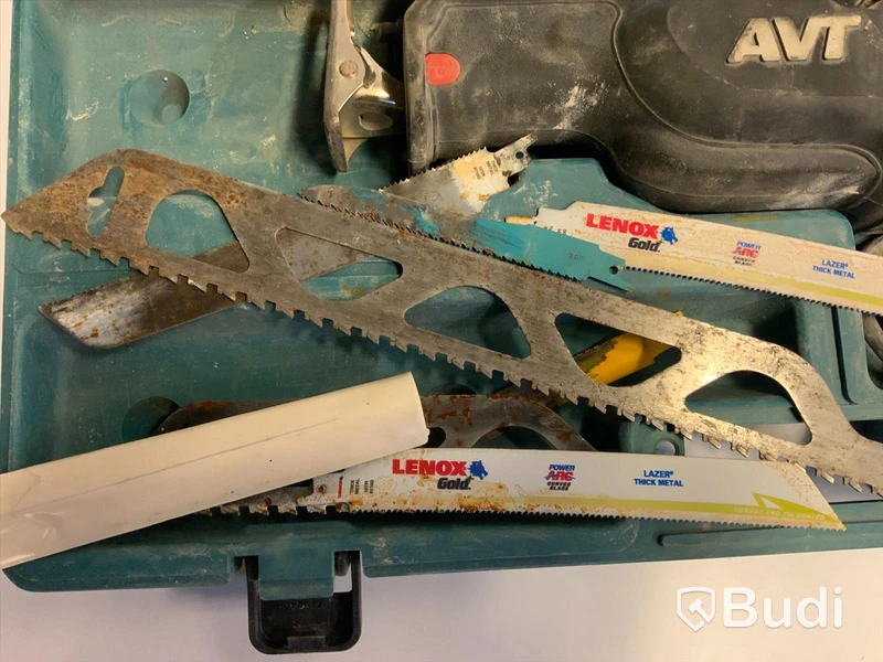 Tigersåg Makita JR3070CT med diverse sågblad