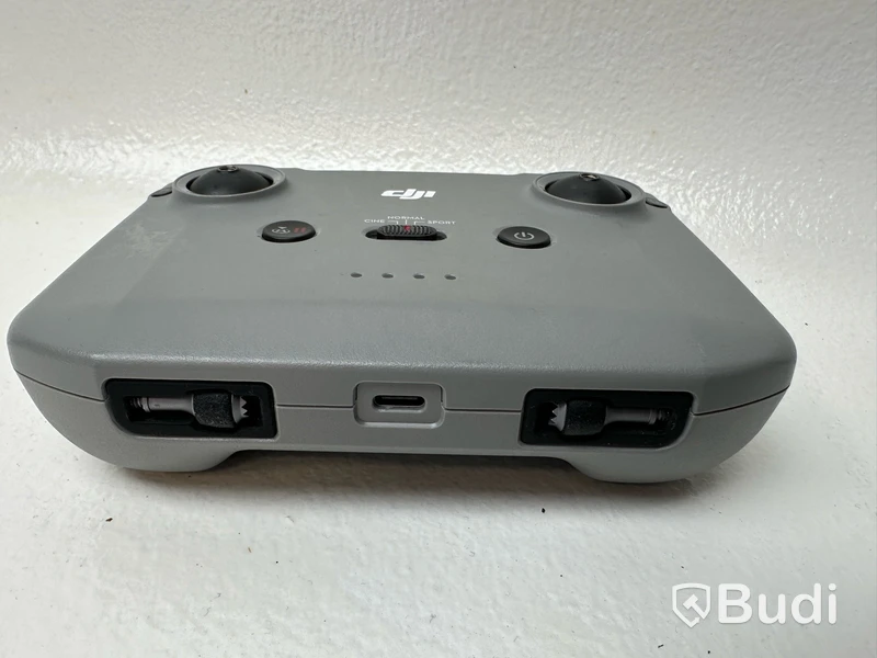 Drönare DJI Mavic 3, inkl. väska och diverse tillbehör