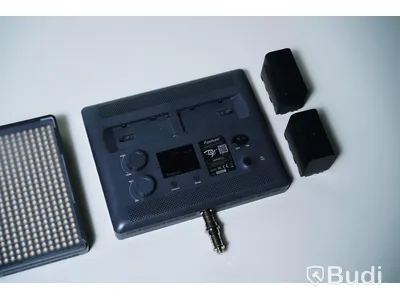 2st LED lampor / Amaran hr672c ink 4 batterier (Ingen laddare).