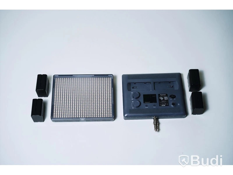 2st LED lampor / Amaran hr672c ink 4 batterier (Ingen laddare).