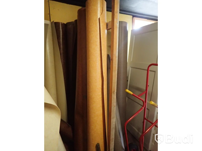 Lager med plastmattor och färg!